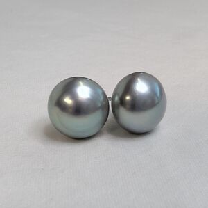 Genuine Pearl Stud Earrings - Vintage Timeless Classic Aesthetic